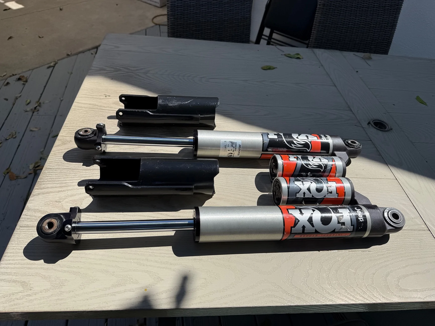 Jeep Gladiator FOX Mojave Rear Shocks – Internal Bypass – Low Miles + Spacers IMG_3630