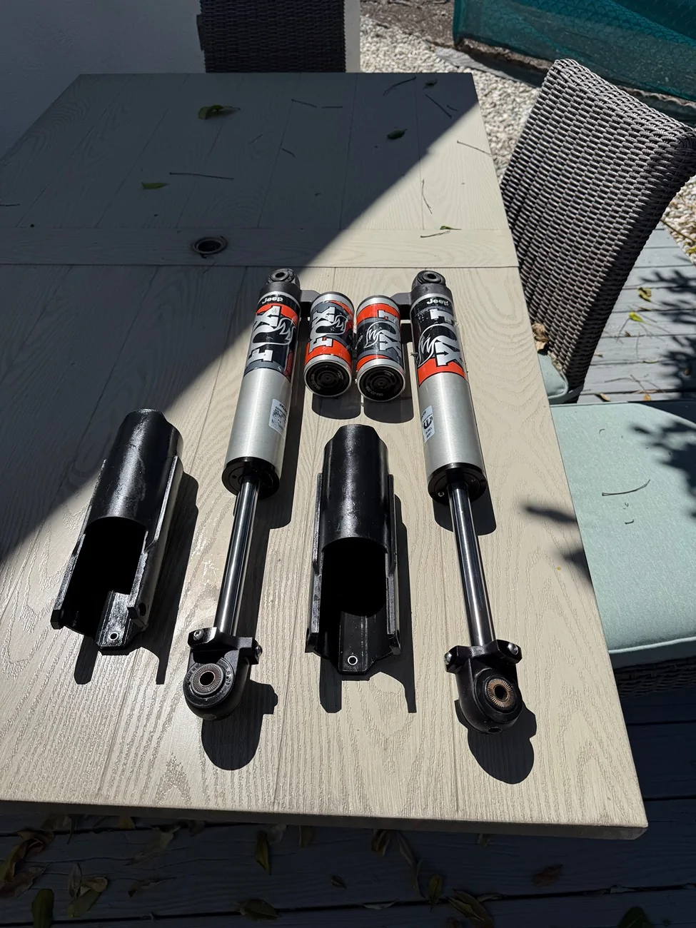 Jeep Gladiator FOX Mojave Rear Shocks – Internal Bypass – Low Miles + Spacers IMG_3628