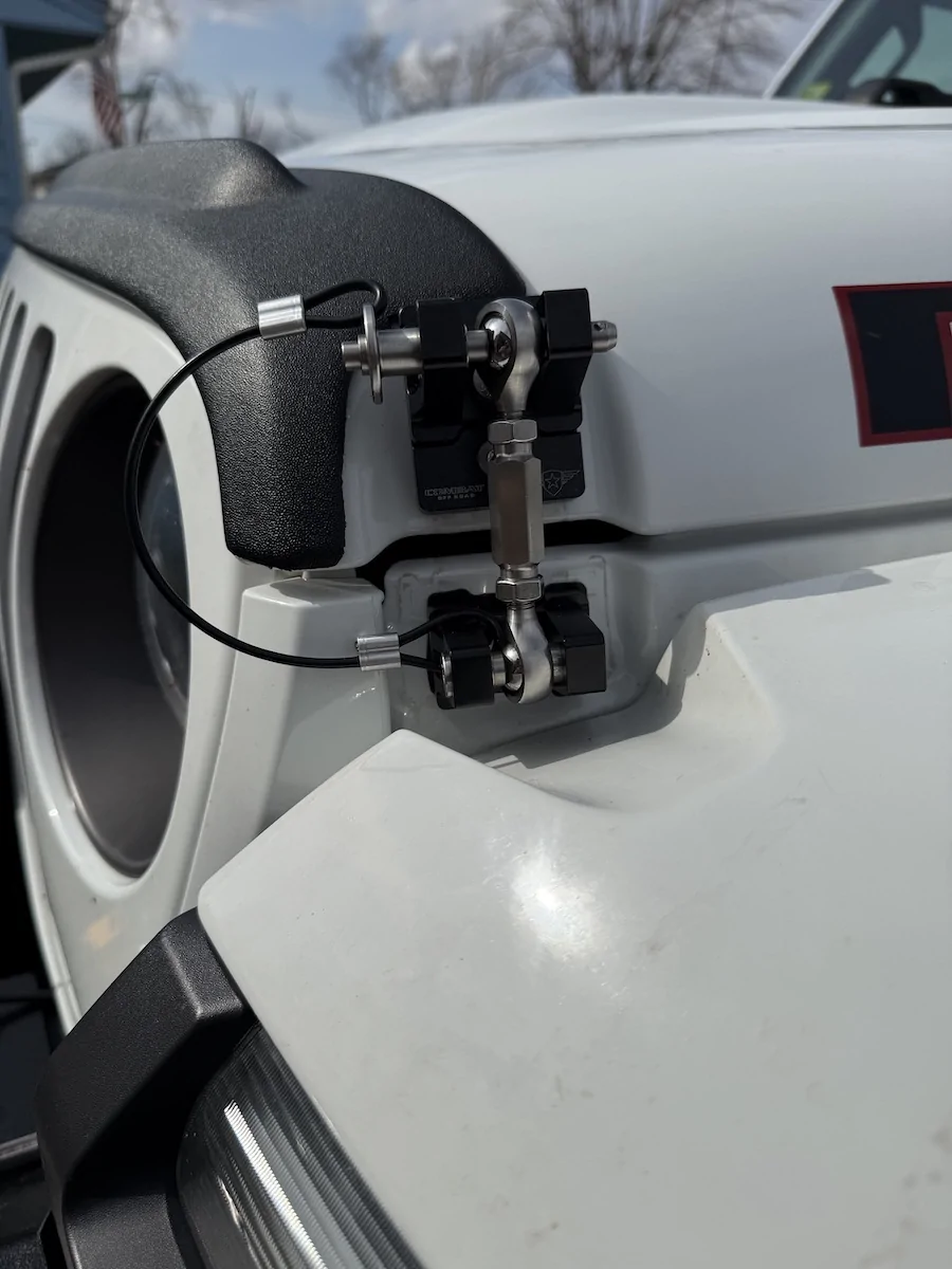 Jeep Gladiator Have any of you guys noticed hood fluttering at high speeds? hoodlatch