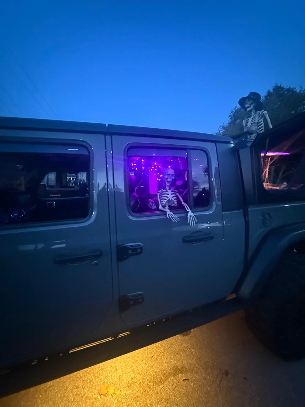 Jeep Gladiator Halloween creativity scene - post yours! ??? IMG_4105