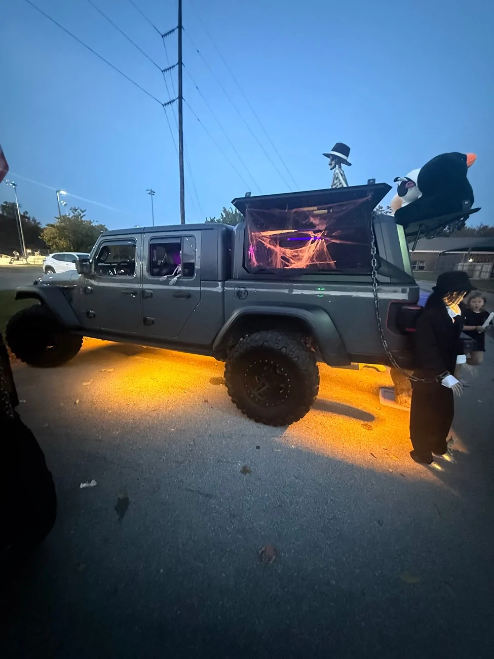 Jeep Gladiator Halloween creativity scene - post yours! ??? IMG_4104
