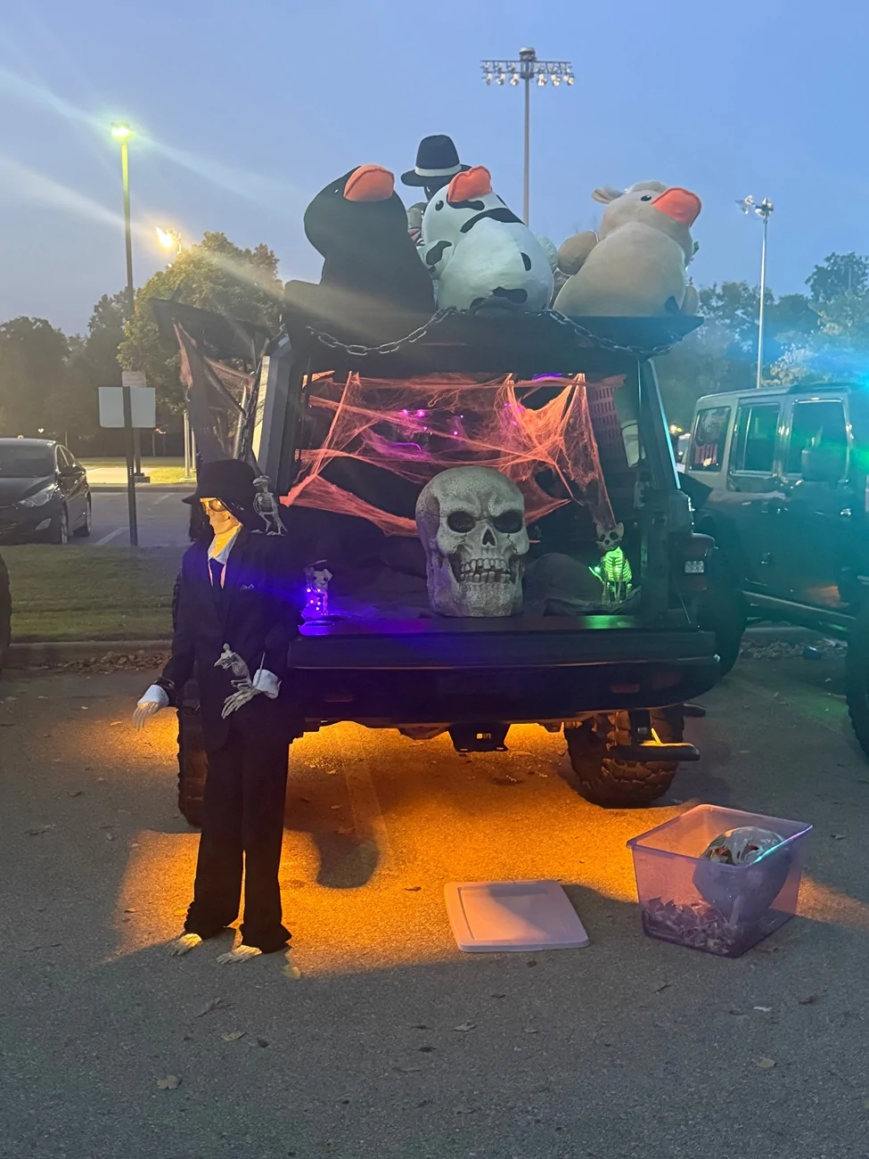Jeep Gladiator Halloween creativity scene - post yours! ??? IMG_4107