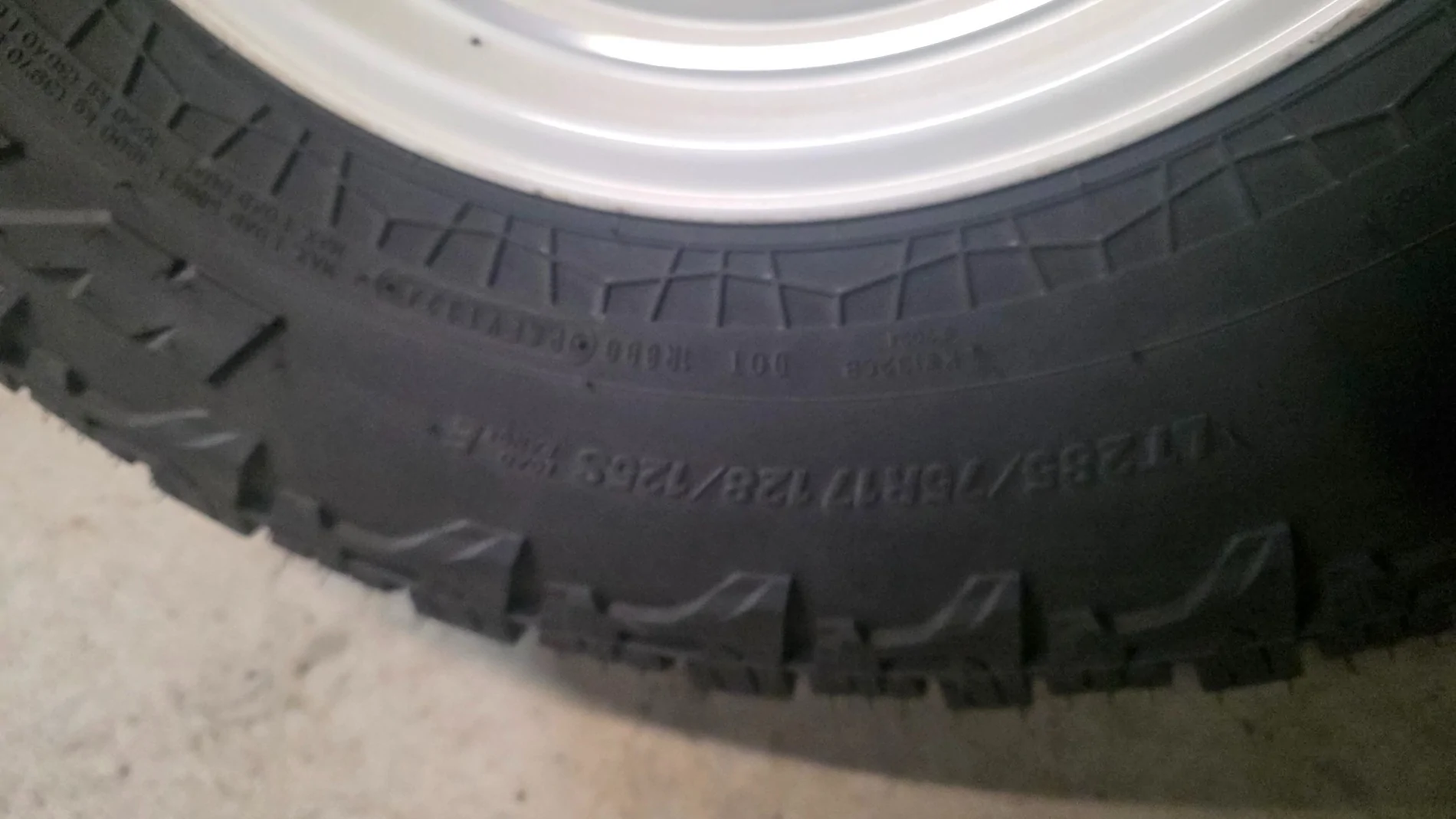 Jeep Gladiator 285/75r17 with CJ retro wheels 20260327_200305