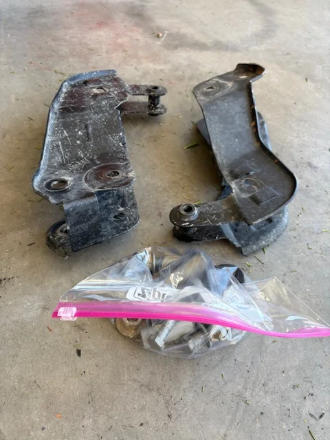 Jeep Gladiator BakFlip MX4 Tonneau Cover, Rubicon Suspension, Synergy Springs, AEV Drop Brackets DropBrackets1