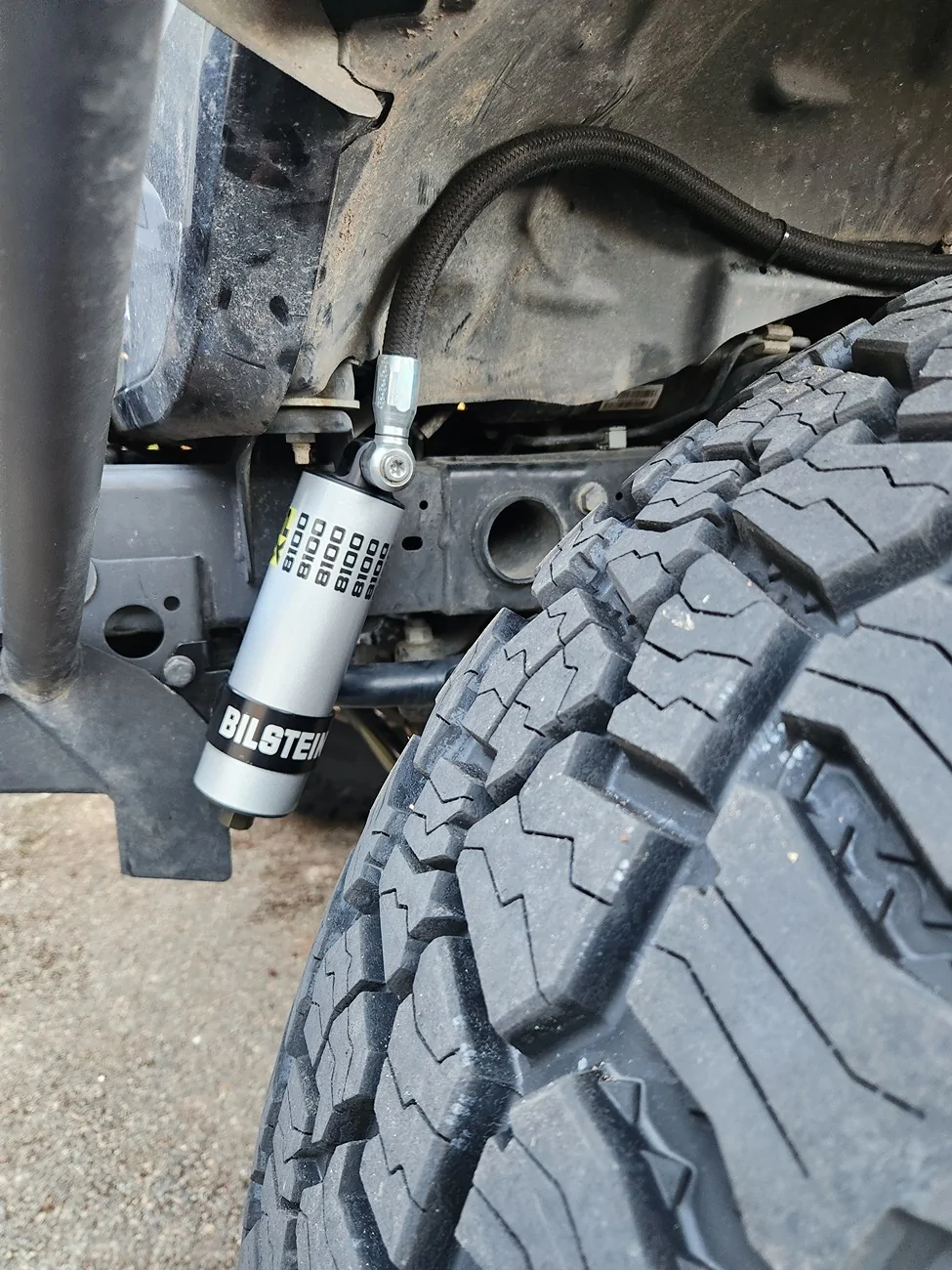 Jeep Gladiator Trouble placing Bilstein 8100 resevior with AEV lift 1000023900