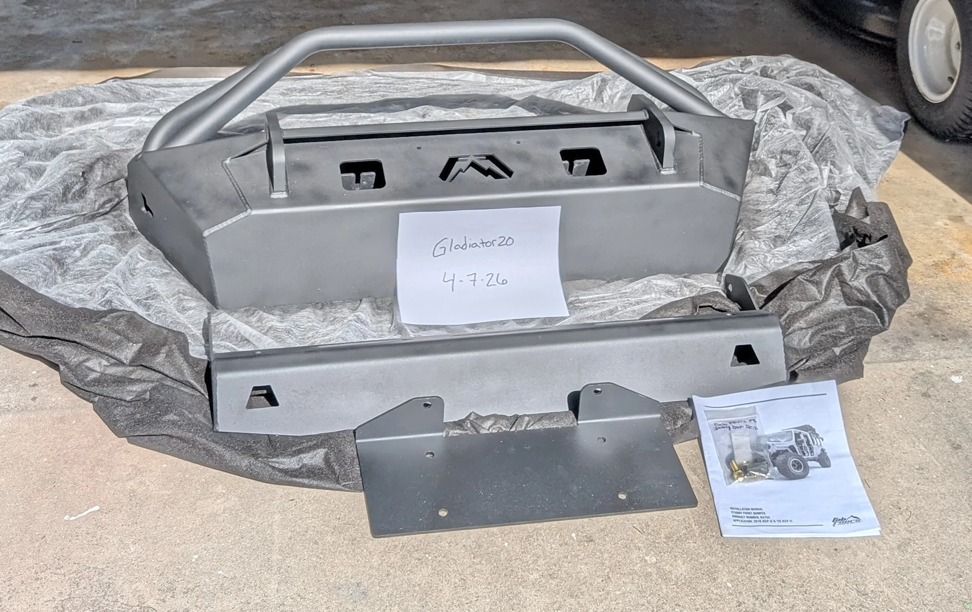 Jeep Gladiator Fab fours front bumper w/ winch plate, lower skid PXL_20260407_144217093~2
