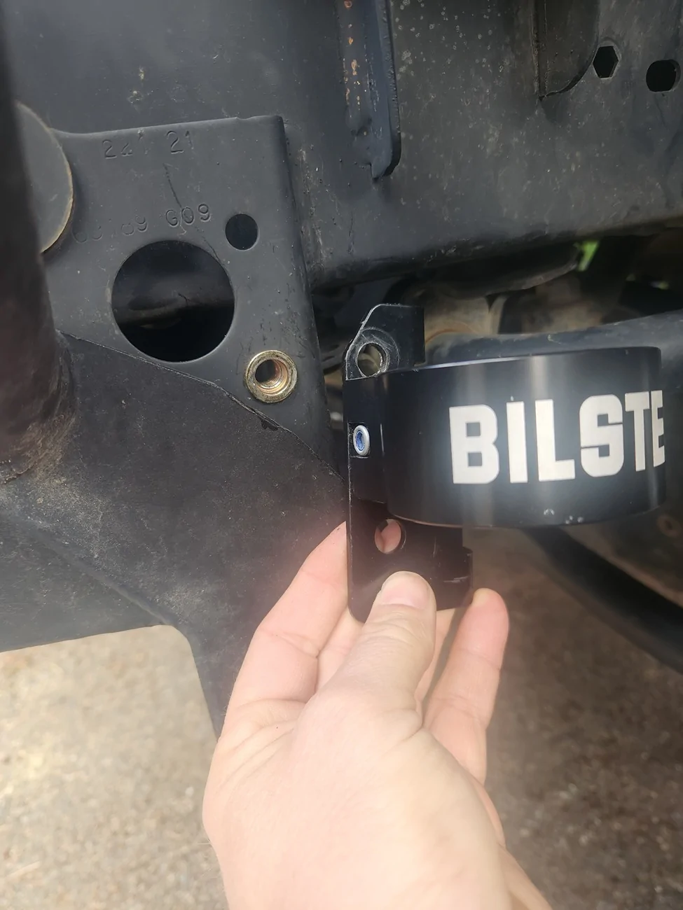 Jeep Gladiator Trouble placing Bilstein 8100 resevior with AEV lift 1000023910