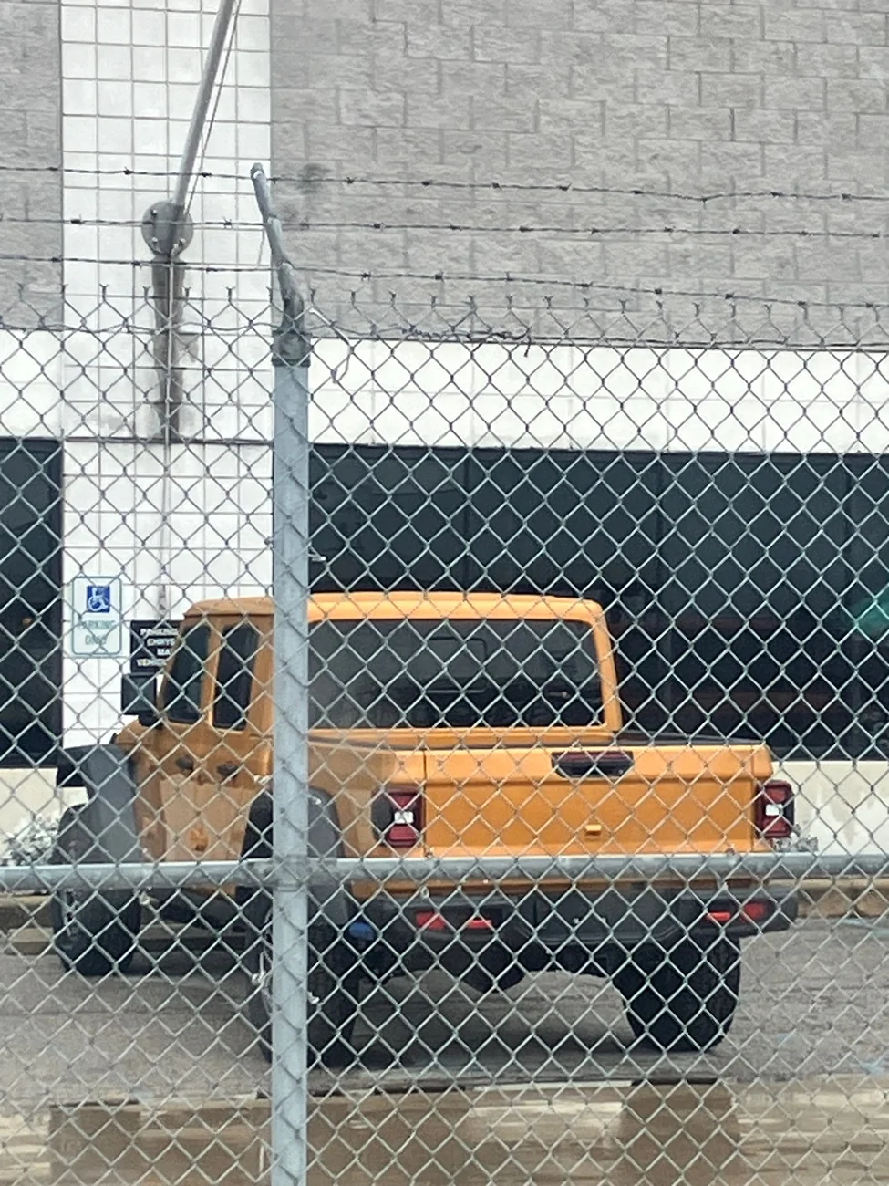 Jeep Gladiator Goldilocks color option sighted IMG_6710