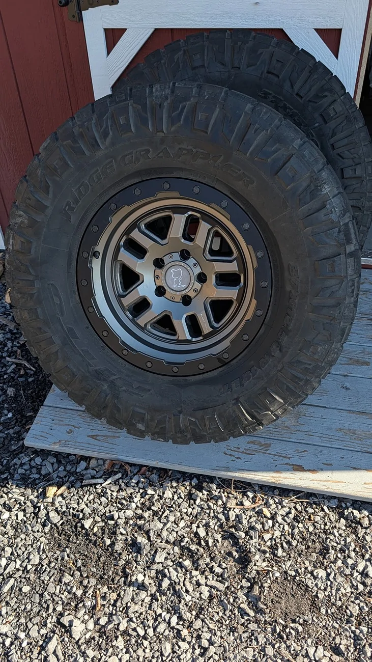 Jeep Gladiator BLACK RHINO BARSTOW, 18 X 9.5, 5 bolt Jeep pattern -18 offset P/N BKMTXX Includes TPMS. PXL_20260309_135909667.MP
