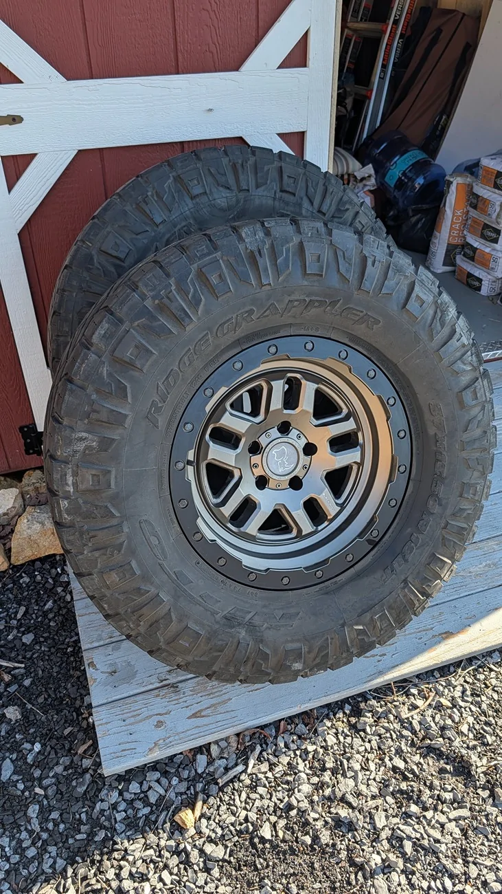 Jeep Gladiator BLACK RHINO BARSTOW, 18 X 9.5, 5 bolt Jeep pattern -18 offset P/N BKMTXX Includes TPMS. PXL_20260309_135922803.MP