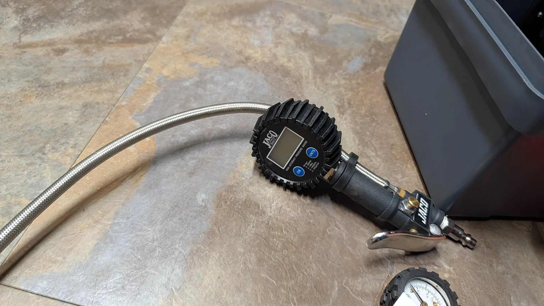 Jeep Gladiator ARB HIGH OUTPUT PORTABLE COMPRESSOR  CĶMP12- LIKE NEW, BARELY USED. $300 OBO PXL_20260204_135707428