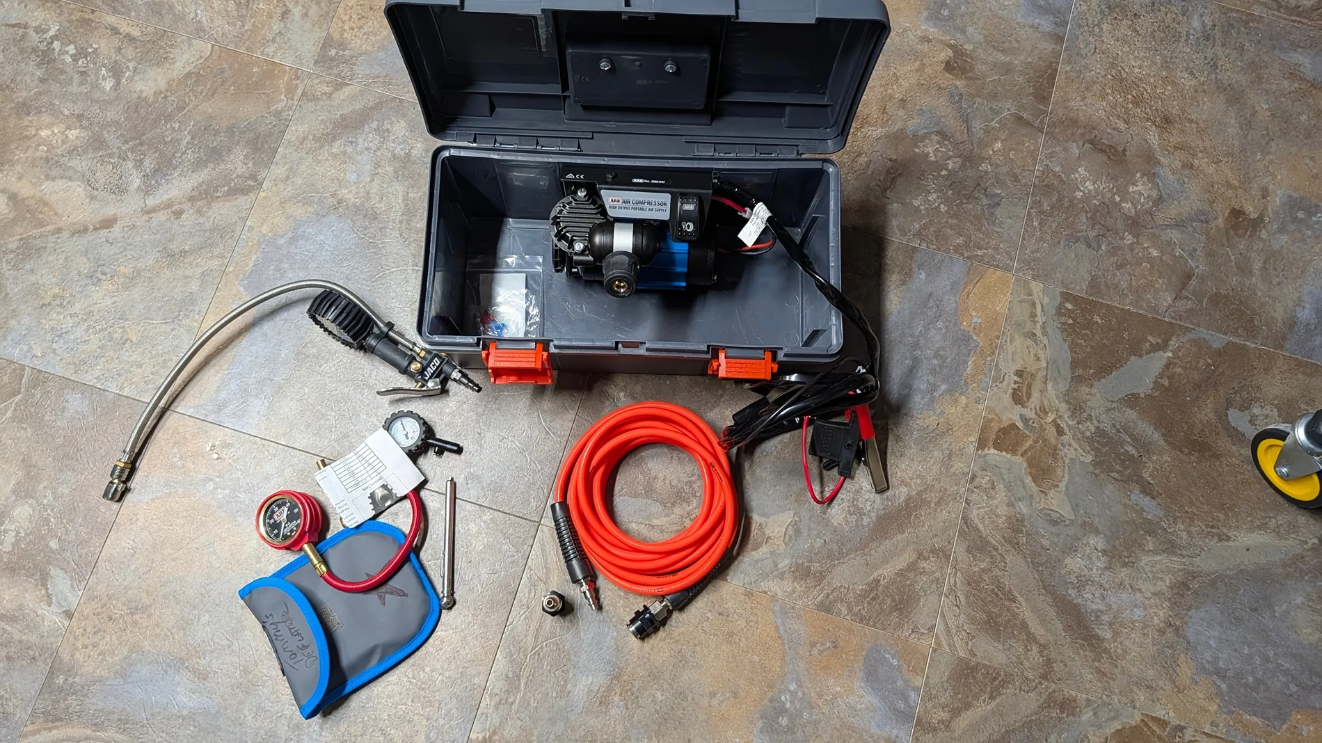 Jeep Gladiator ARB HIGH OUTPUT PORTABLE COMPRESSOR  CĶMP12- LIKE NEW, BARELY USED. $300 OBO PXL_20260204_135654004