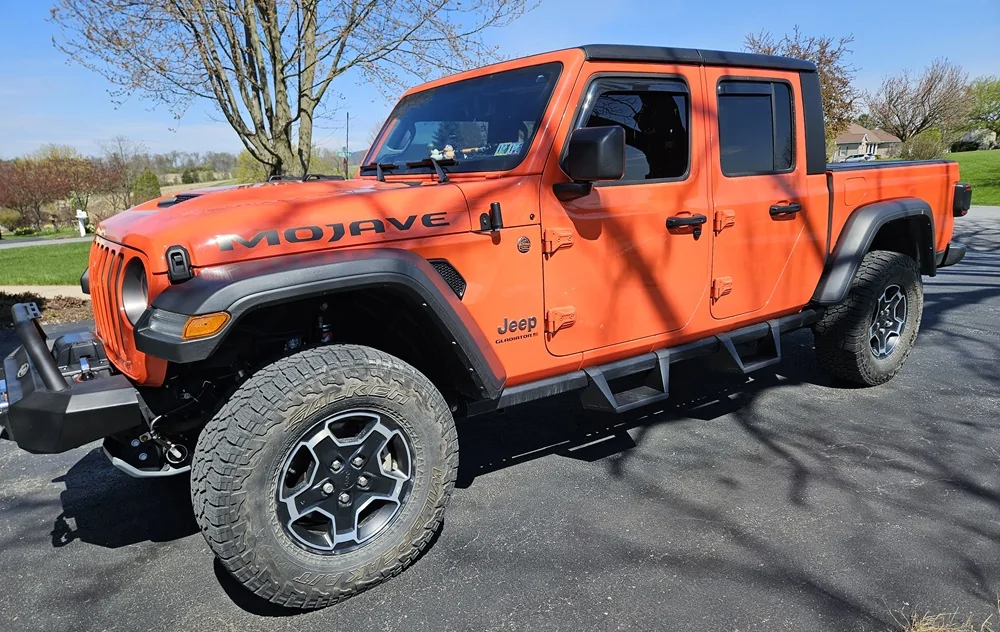 Jeep Gladiator NXTGEN Cross Terrain Steps (Rock Rail Steps) installed gladiator_sidesteps_1