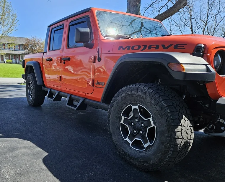 Jeep Gladiator NXTGEN Cross Terrain Steps (Rock Rail Steps) installed gladiator_sidesteps_2