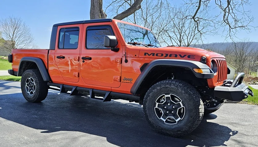 Jeep Gladiator NXTGEN Cross Terrain Steps (Rock Rail Steps) installed gladiator_sidesteps_3