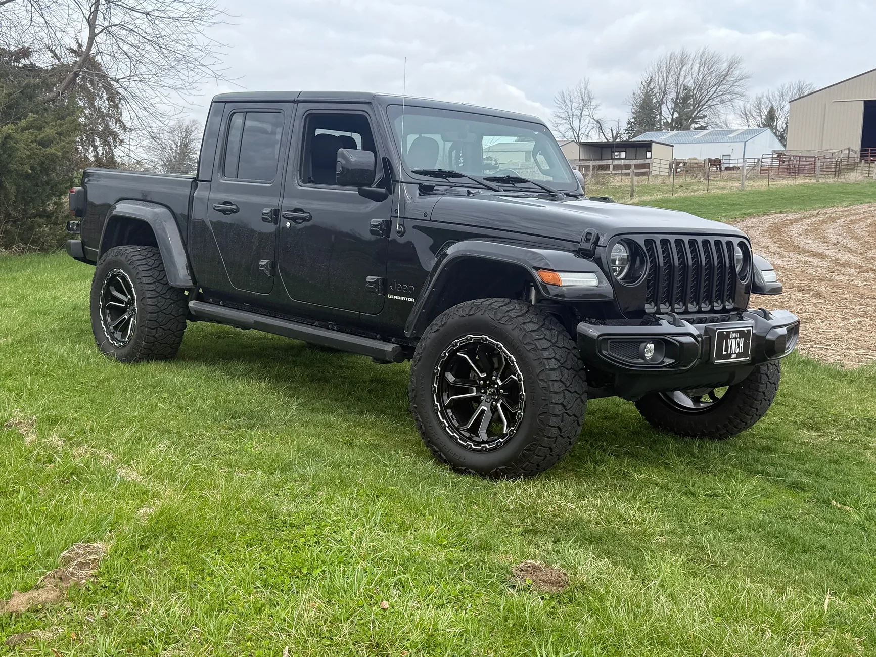 Jeep Gladiator 2.5” leveling kit and 37s done! IMG_6358