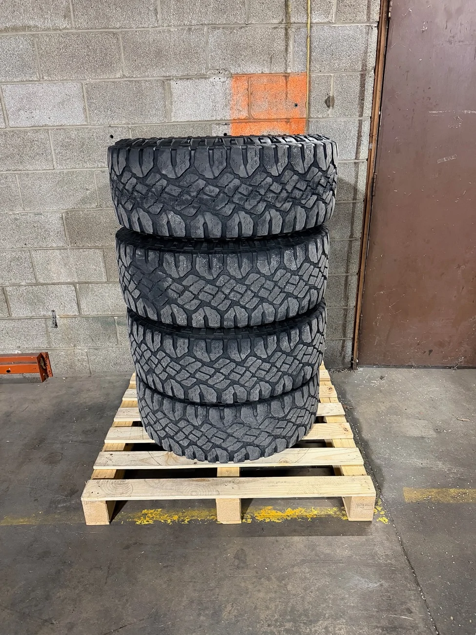 Jeep Gladiator 20" Rims with 35" Goodyear Duratrac Tires IMG_1101