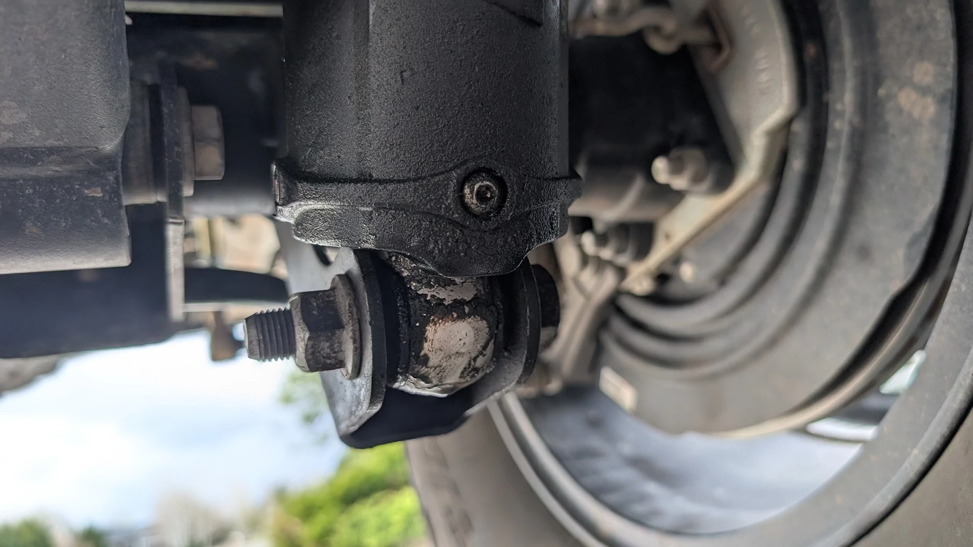 Jeep Gladiator Leaking Falcon SP2 3.3 shocks PXL_20260417_214044852