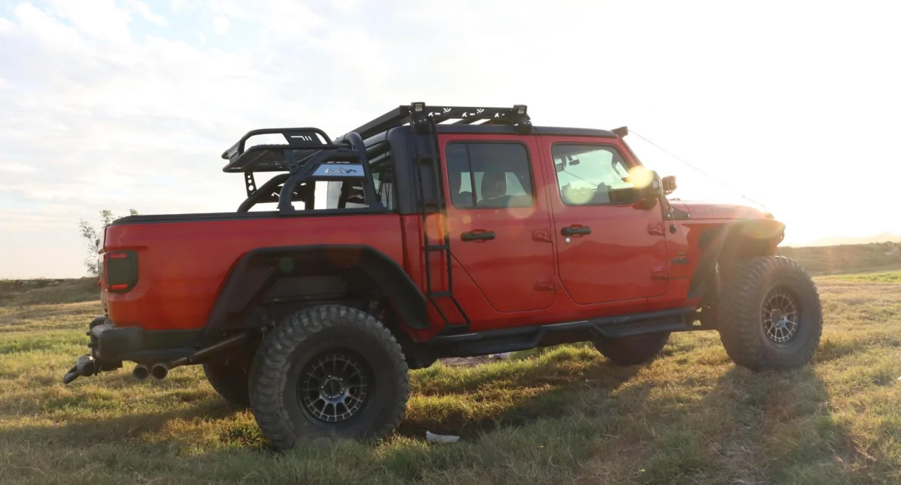 Jeep Gladiator [New] The "Zero Compromise" Roll Bar: Modular Basket + Integrated Brake Light - MONOKING _17766836917227