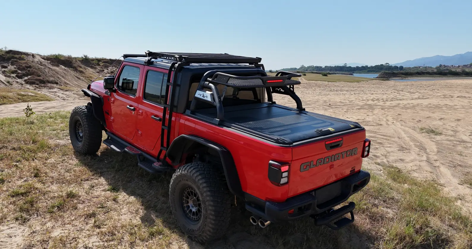 Jeep Gladiator [New] The "Zero Compromise" Roll Bar: Modular Basket + Integrated Brake Light - MONOKING _17766837372875