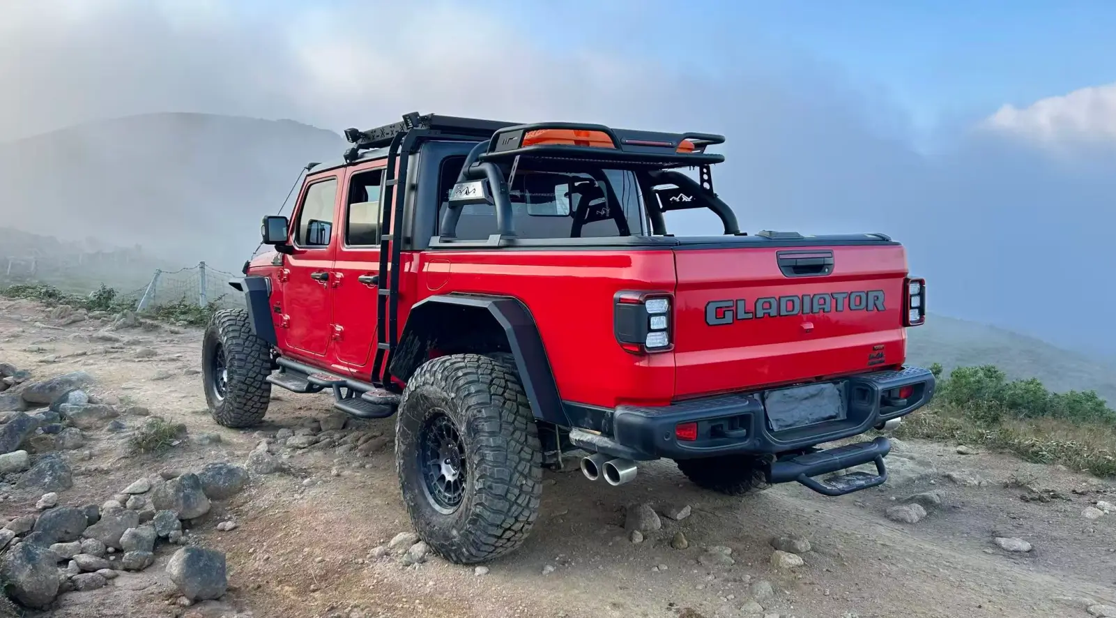 Jeep Gladiator [New] The "Zero Compromise" Roll Bar: Modular Basket + Integrated Brake Light - MONOKING _1776685615140