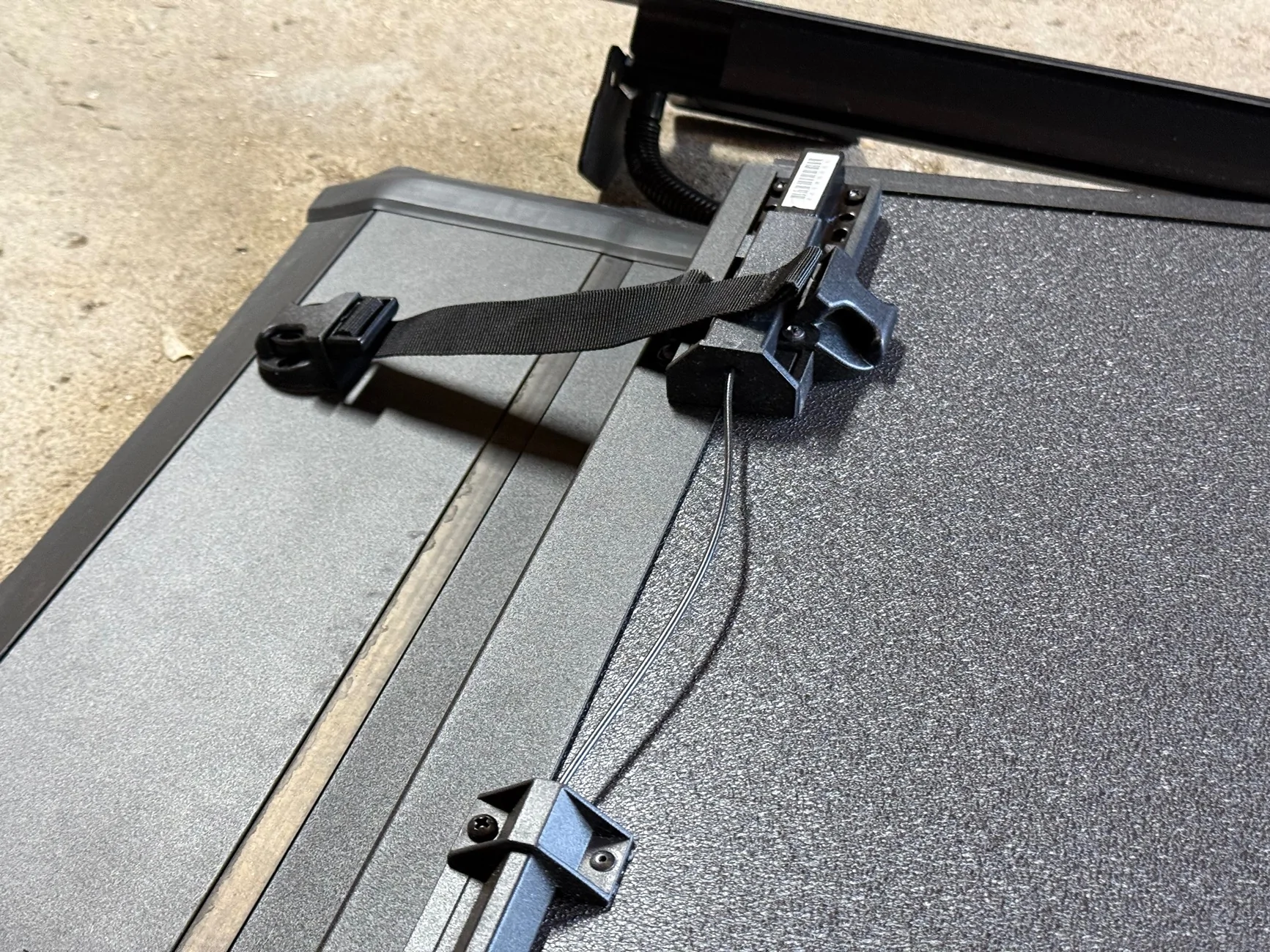 Jeep Gladiator $499 – Mopar Hard Tri-Fold Tonneau Cover (Jeep Gladiator) IMG_4208