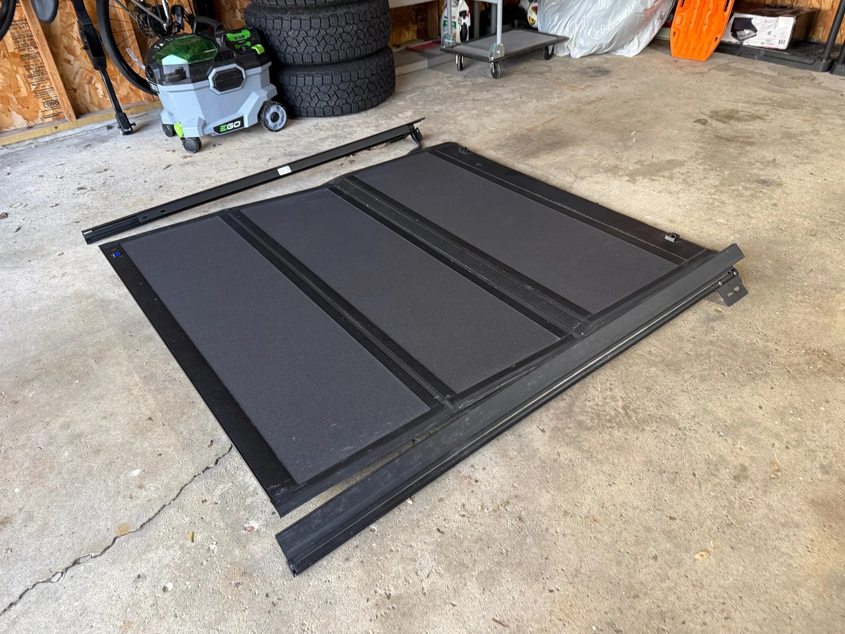 Jeep Gladiator $499 – Mopar Hard Tri-Fold Tonneau Cover (Jeep Gladiator) IMG_4203