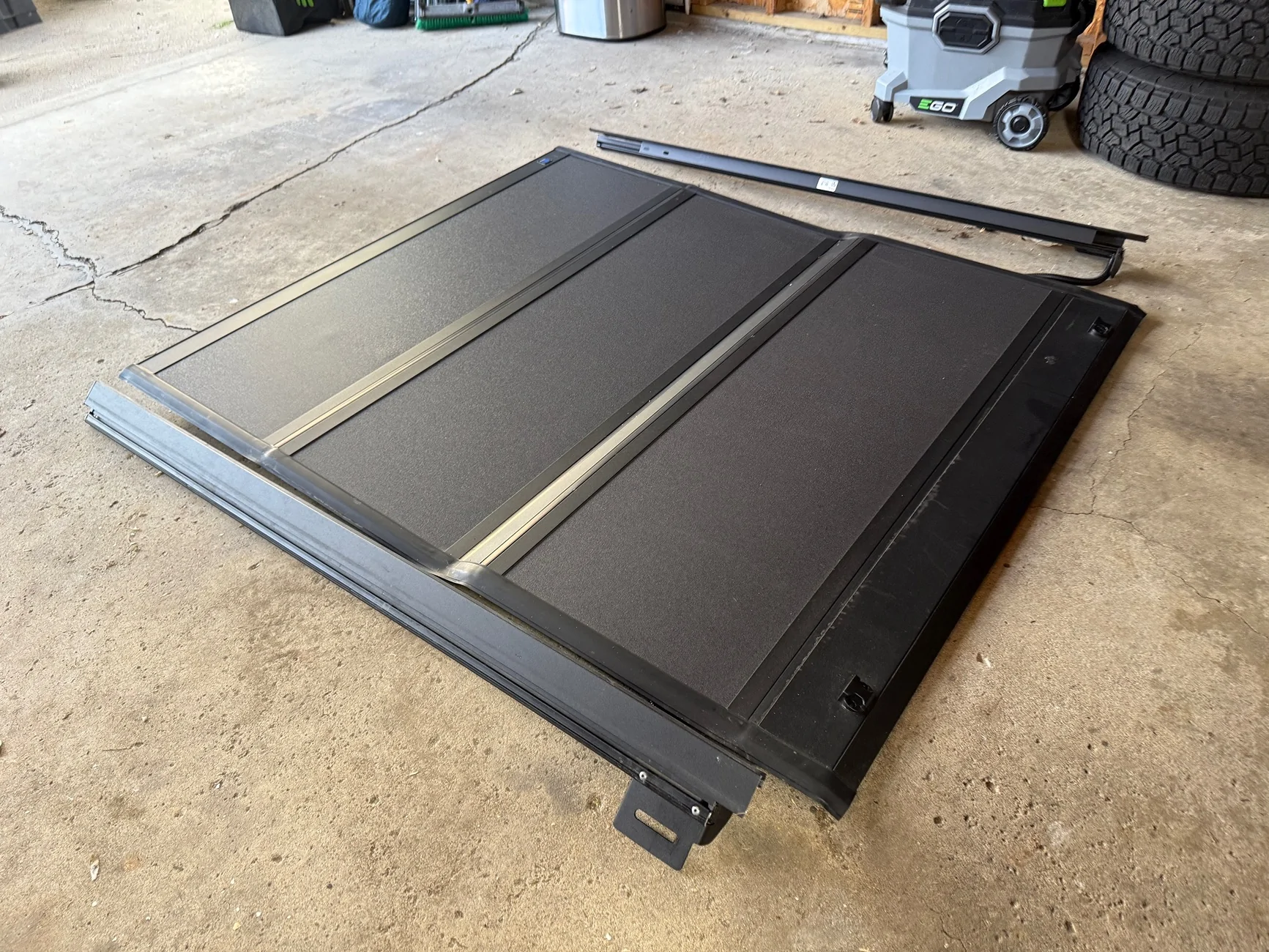 Jeep Gladiator $499 – Mopar Hard Tri-Fold Tonneau Cover (Jeep Gladiator) IMG_4202