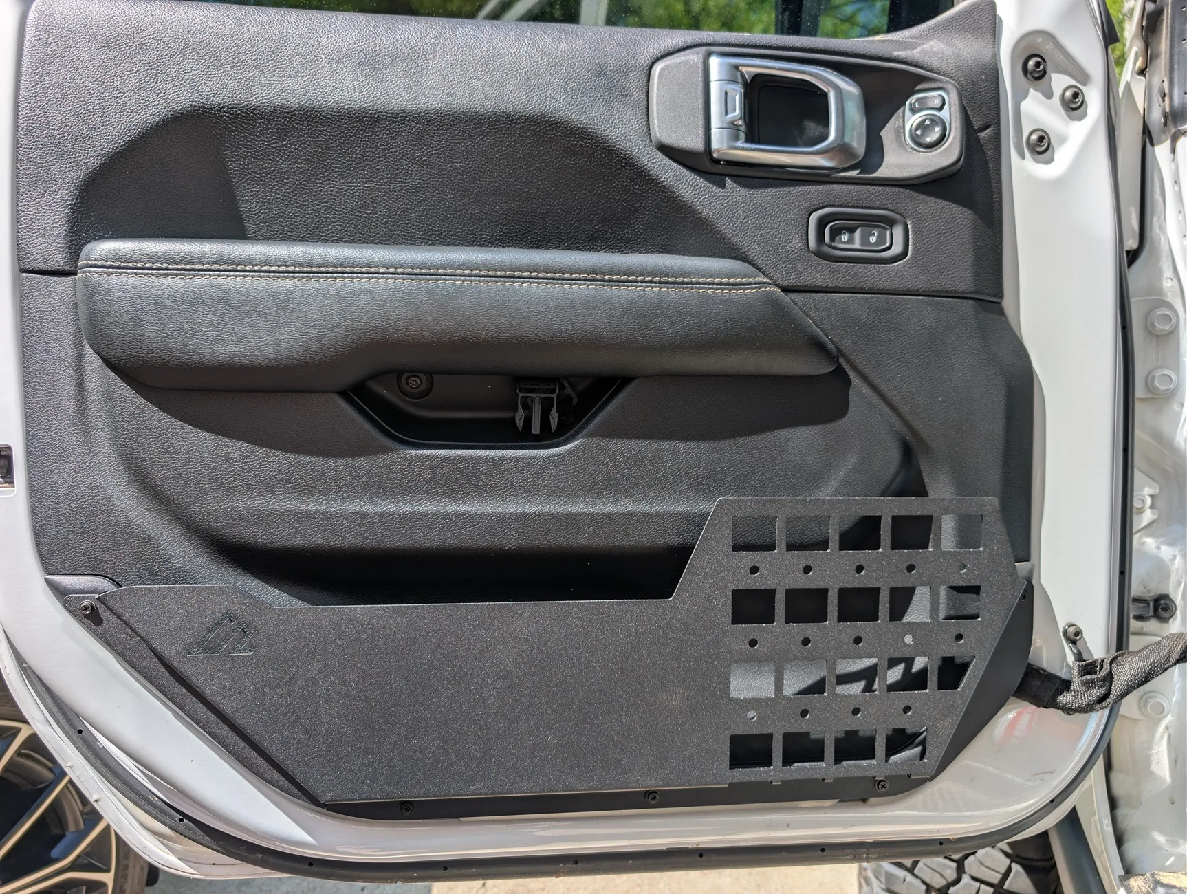 Jeep Gladiator Molle Door Panels DV8 vs American Adventure Lab PXL_20260419_191849628.RAW-01