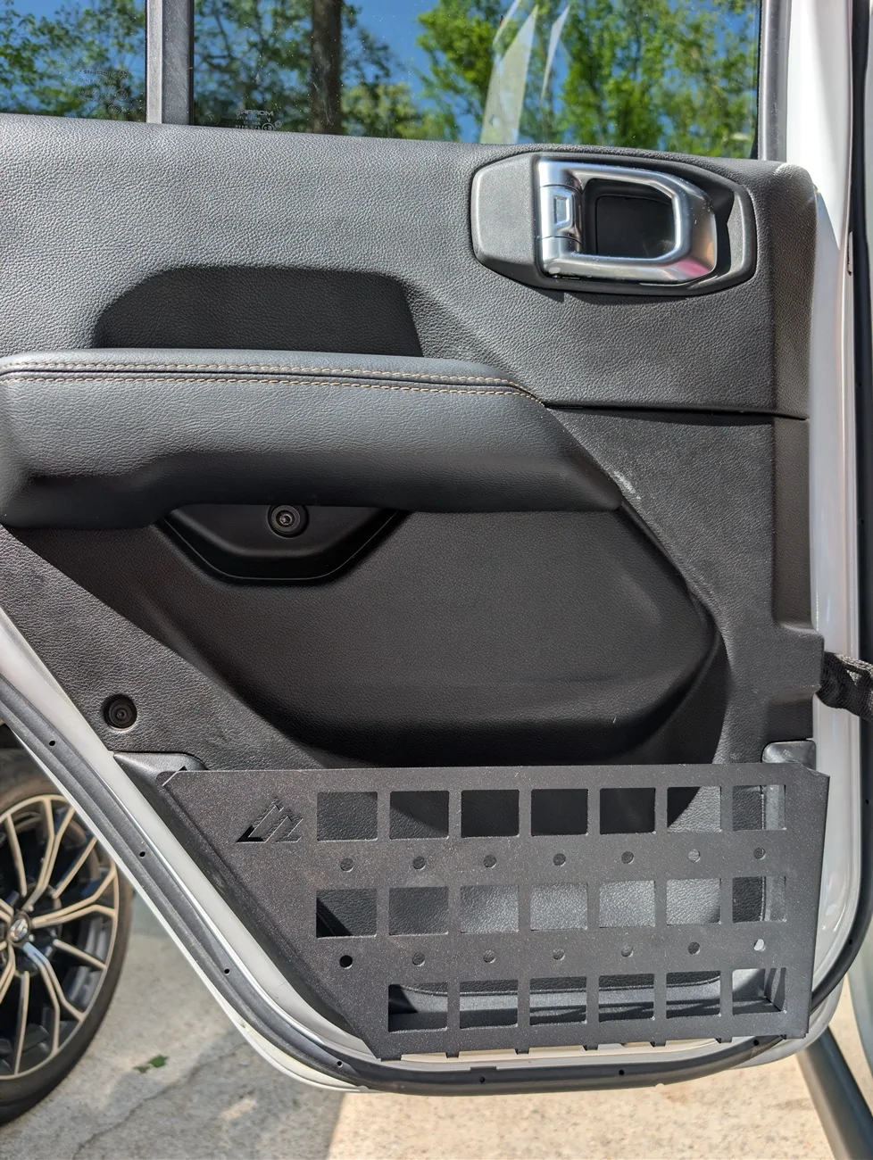 Jeep Gladiator Molle Door Panels DV8 vs American Adventure Lab PXL_20260419_200022823.RAW-01