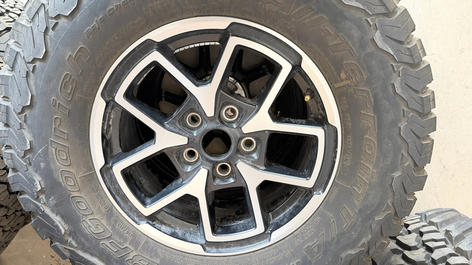 Jeep Gladiator BF Goodrich Baja Champion KO2 LT285/70/R17 $1300 IMG_0274