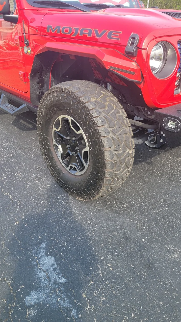 Jeep Gladiator Tire time…. Bring on the 37s 17772990144961720522043107178472