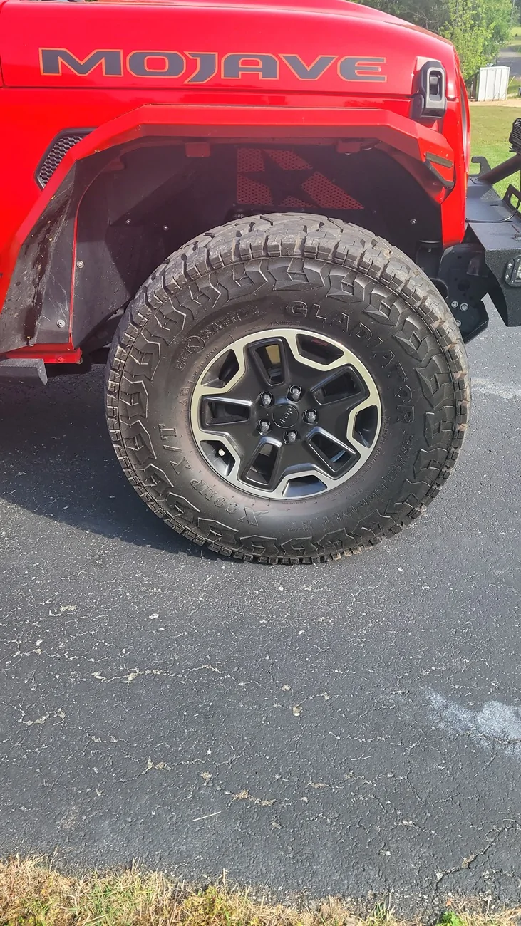 Jeep Gladiator Tire time…. Bring on the 37s 1777299055602149442696198207336