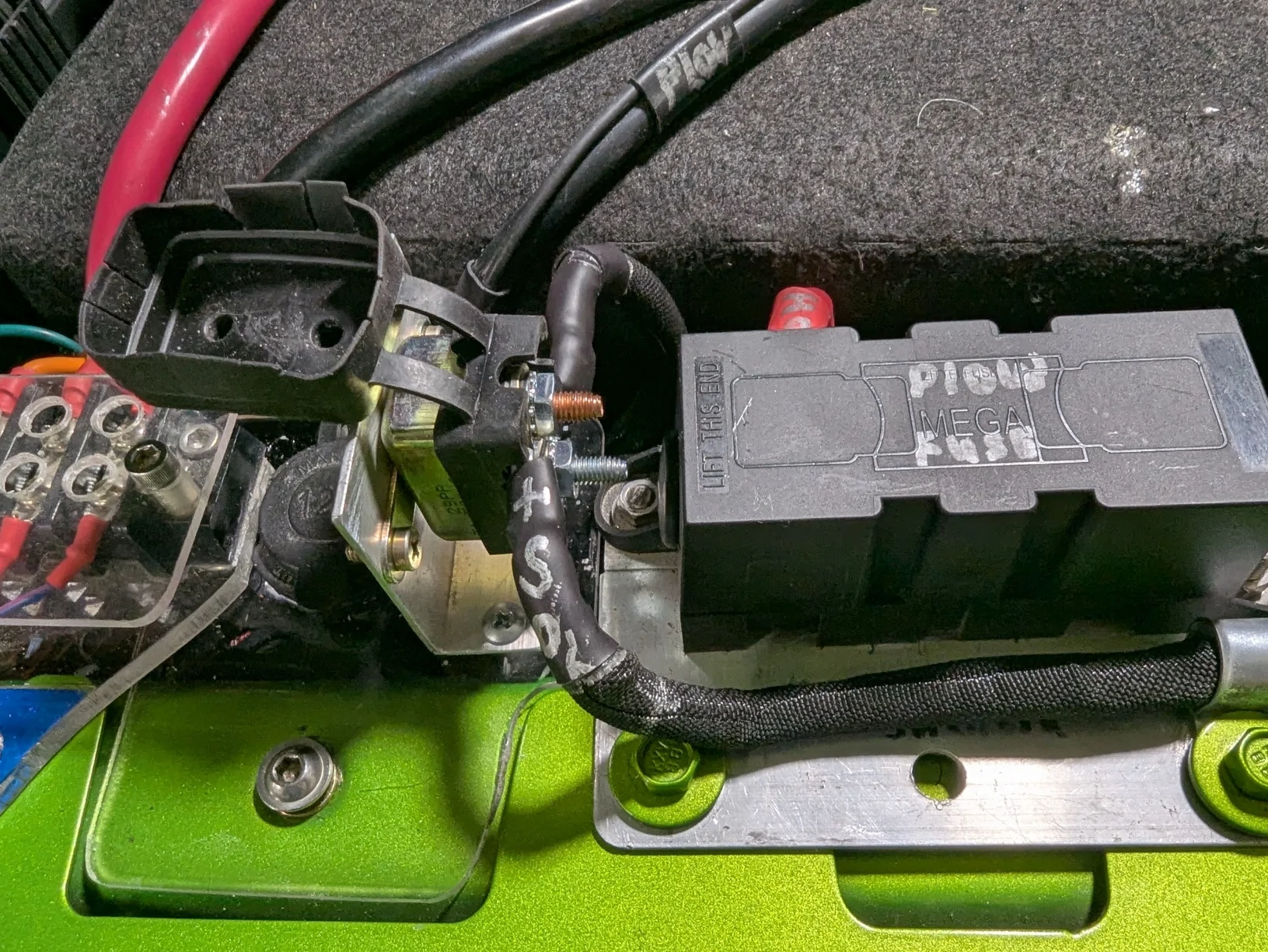 Jeep Gladiator USB ports in Bed... PXL_20260216_213219970