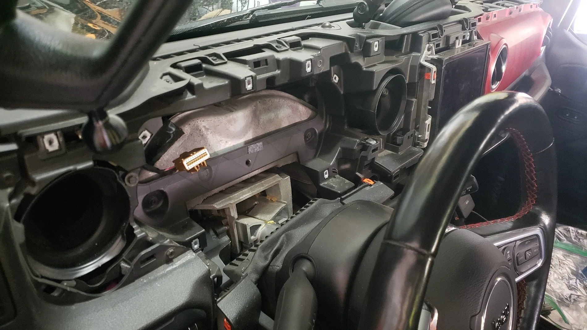 Jeep Gladiator Wait Time for Replacement Center Instrument Cluster? 20260427_173011