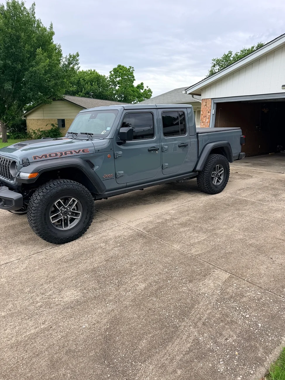 Jeep Gladiator 35s on Mojave with stock wheels. IMG_9413