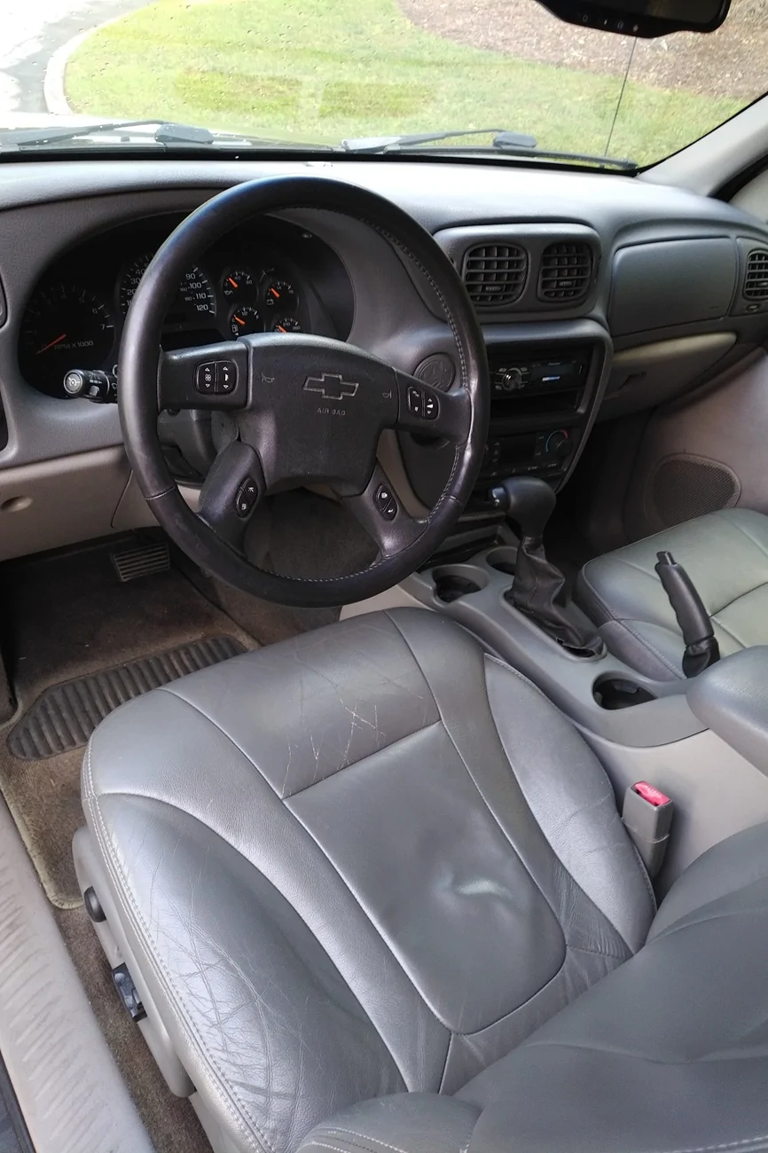 Jeep Gladiator 2003 Chevrolet Trailblazer LT IMG_20260426_1038222