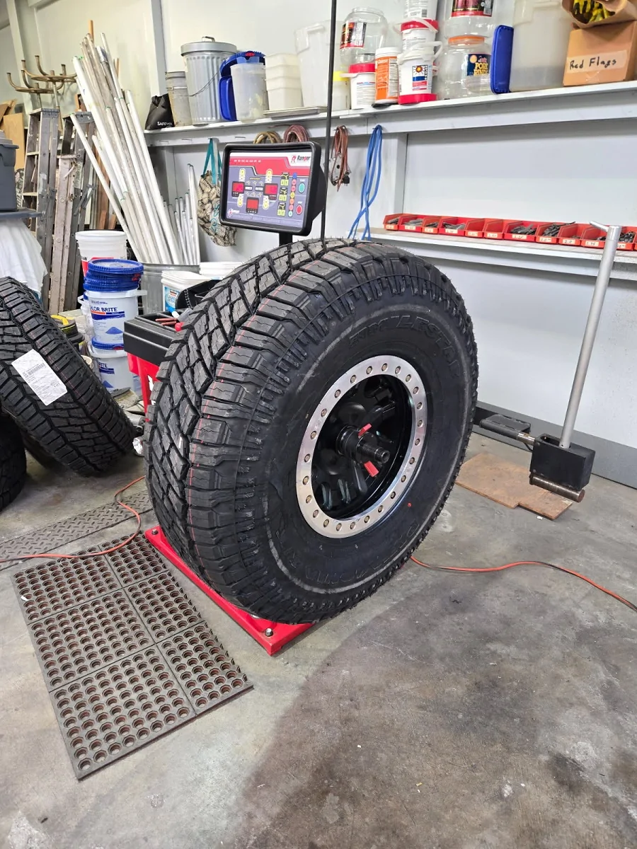 Jeep Gladiator Need a tire expert to explain right way to balance BEAD LOCKS (2)
