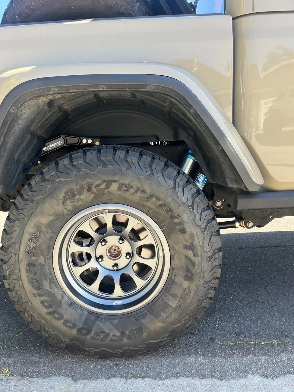 Jeep Gladiator is there some wheel brands that are light ? IMG_2345