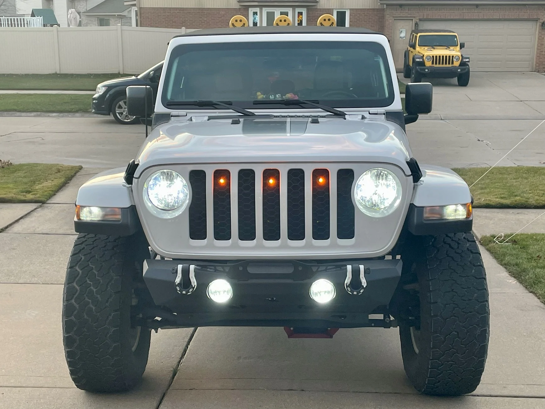 Jeep Gladiator Prerunner grille lights beam techs