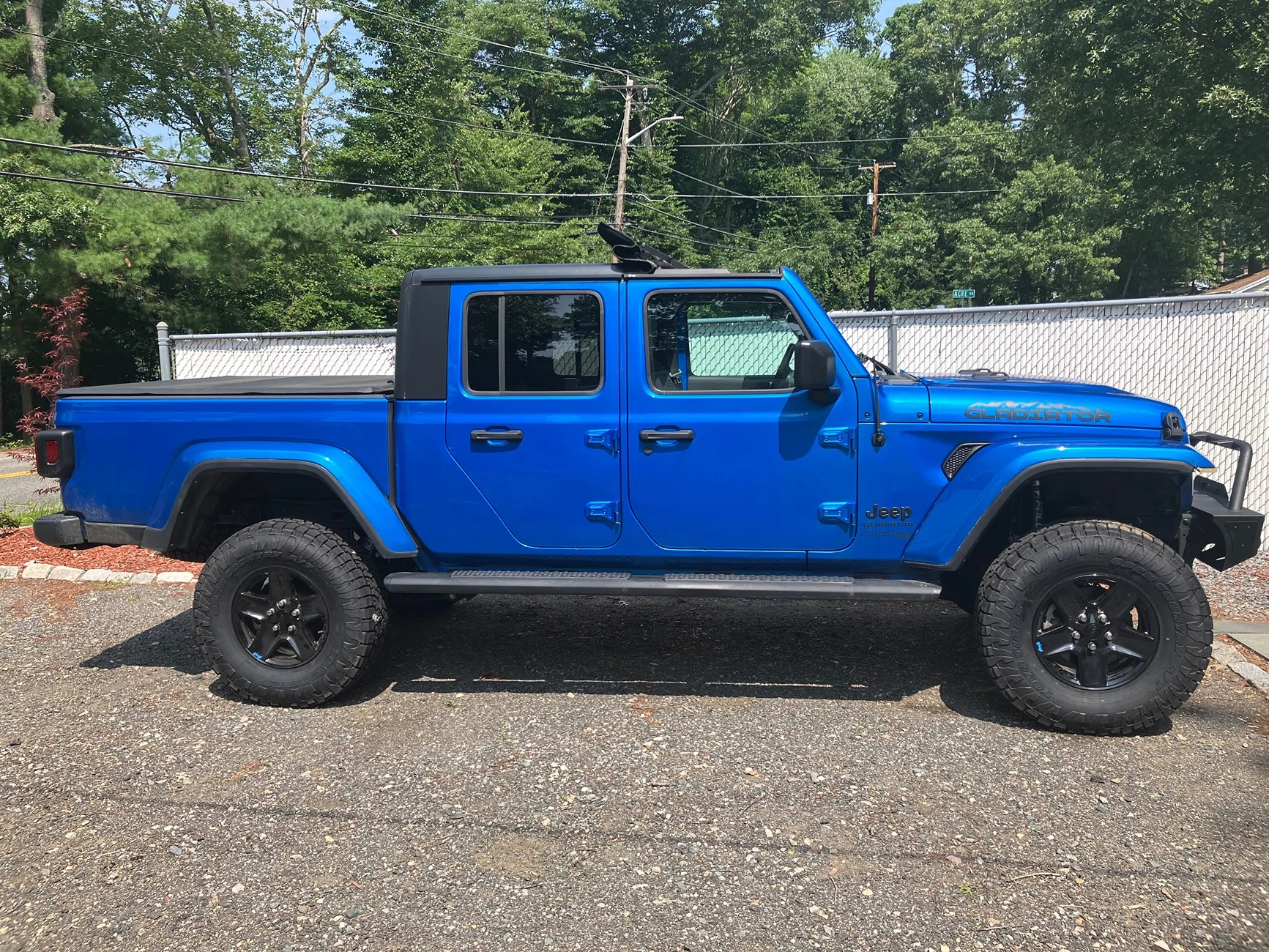Jeep Gladiator Let's see 'em - Larger tires on Sport S wheels IMG_2294