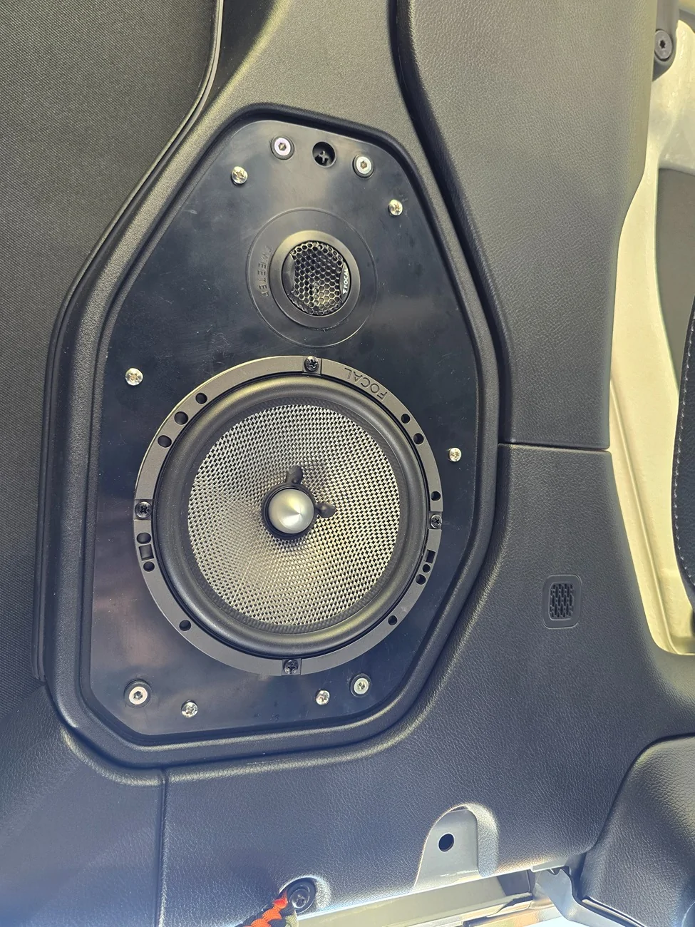 Jeep Gladiator those that upgraded their over head bar speakers 20250928_145142