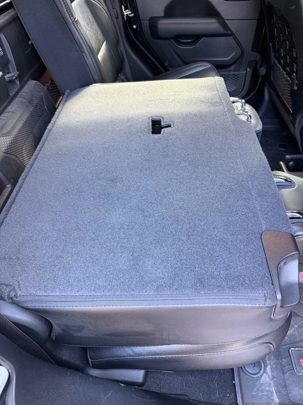 Jeep Gladiator Rubicon Leather Rear Seats and storage bin IMG_1301