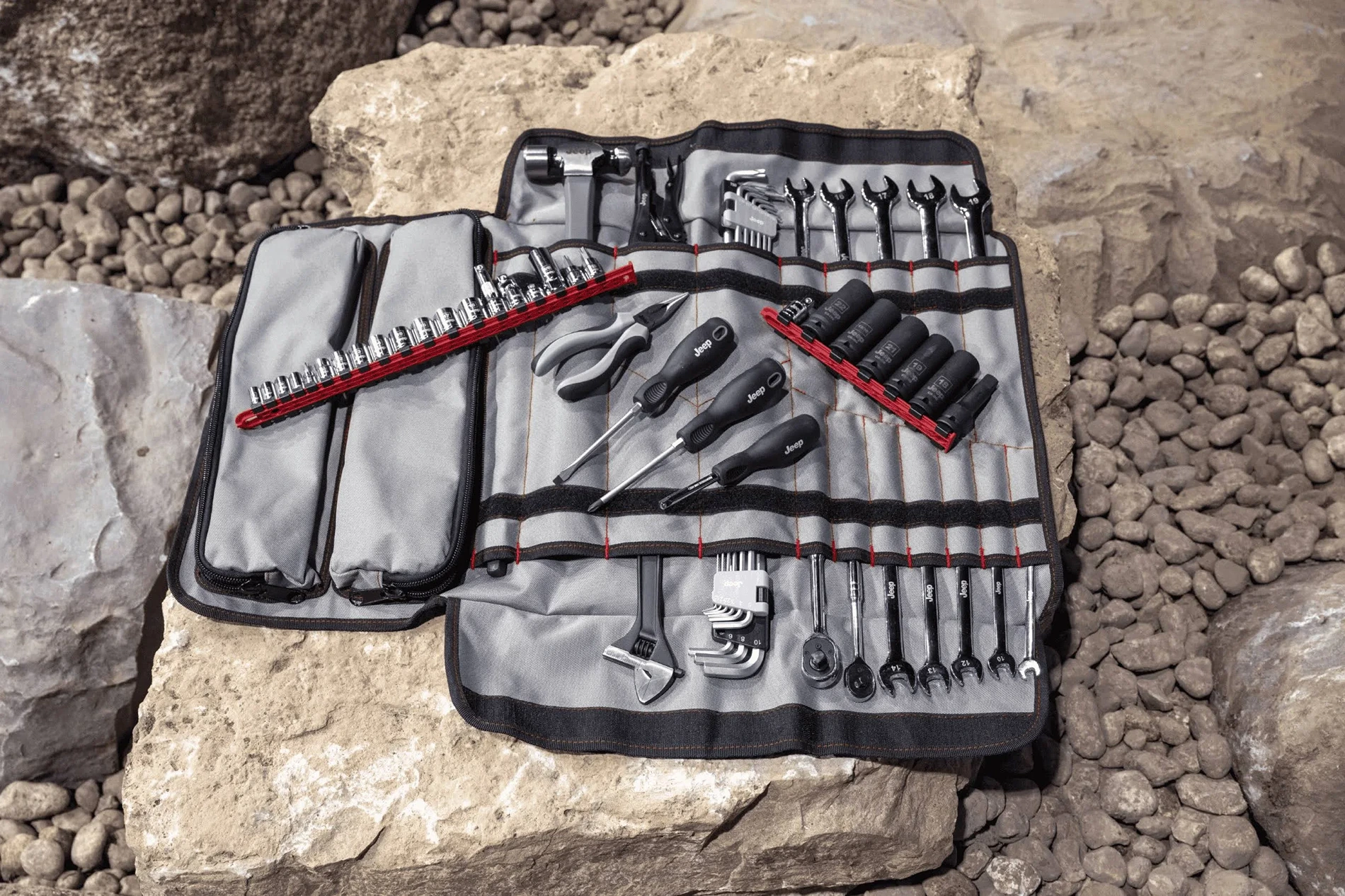 Jeep Gladiator What is in this tool kit? 1778597467033-u