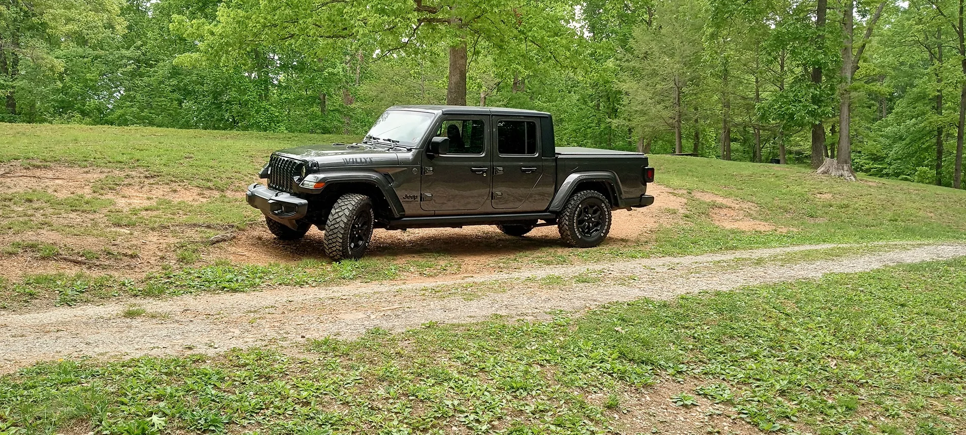 Jeep Gladiator Saying hello GladatorCoonskinpark