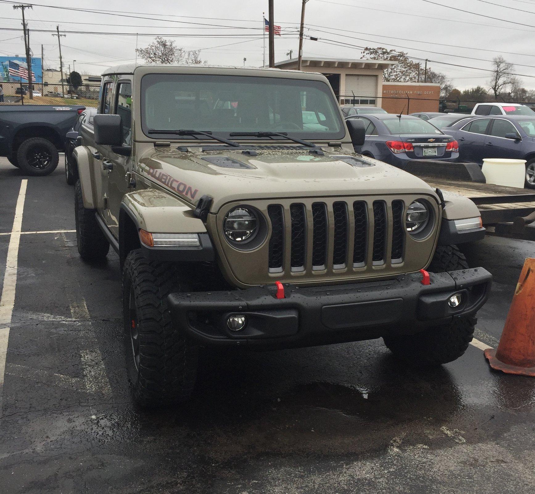 Jeep Gladiator Anyone Else Really Like Looking at Your Parked Rig? 11BC6C09-112D-48A1-A7E6-F7385EE751AF
