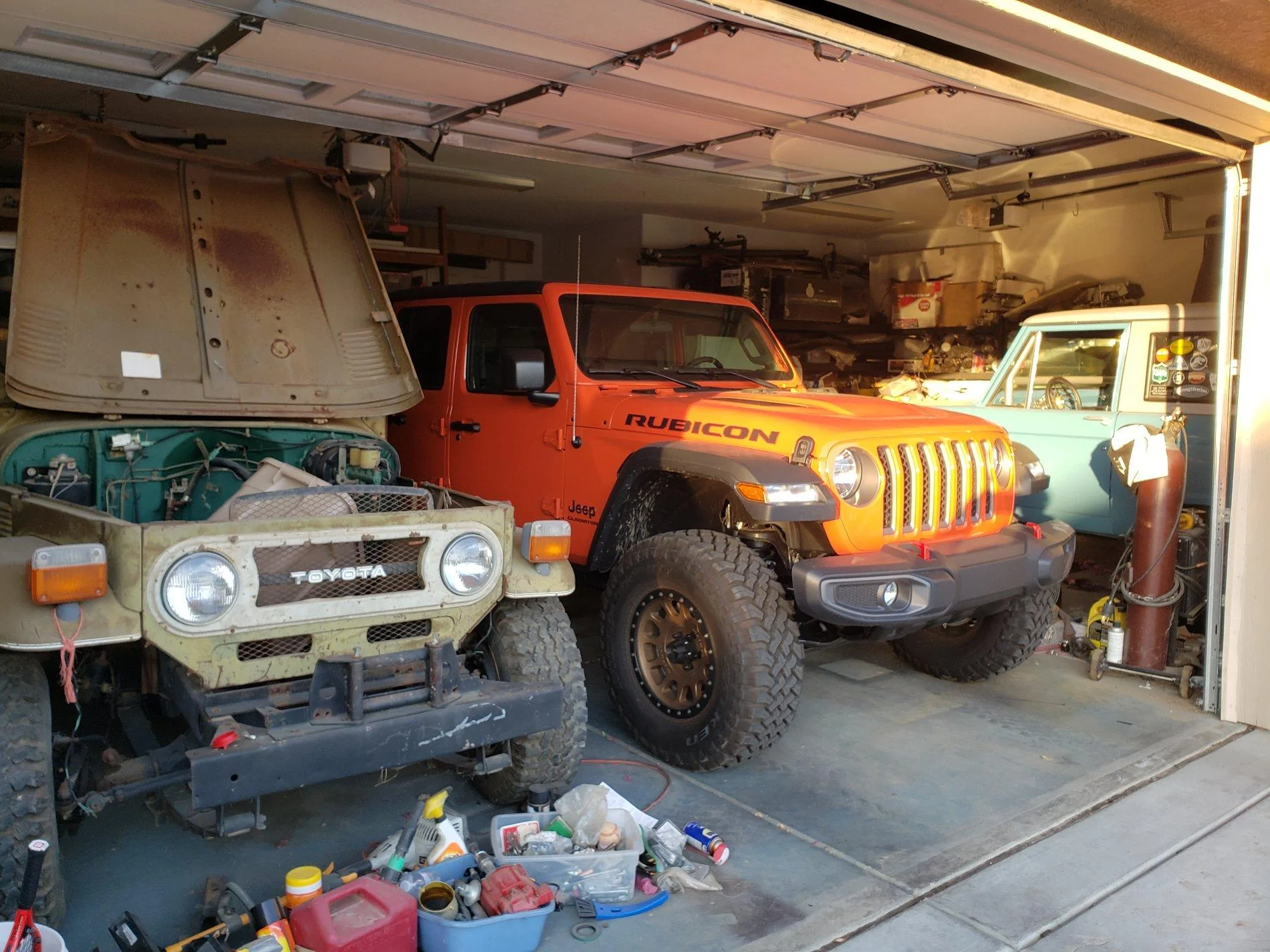 Jeep Gladiator Photo challenge.. Show me your Gladiator in your garage. 20191122_160422