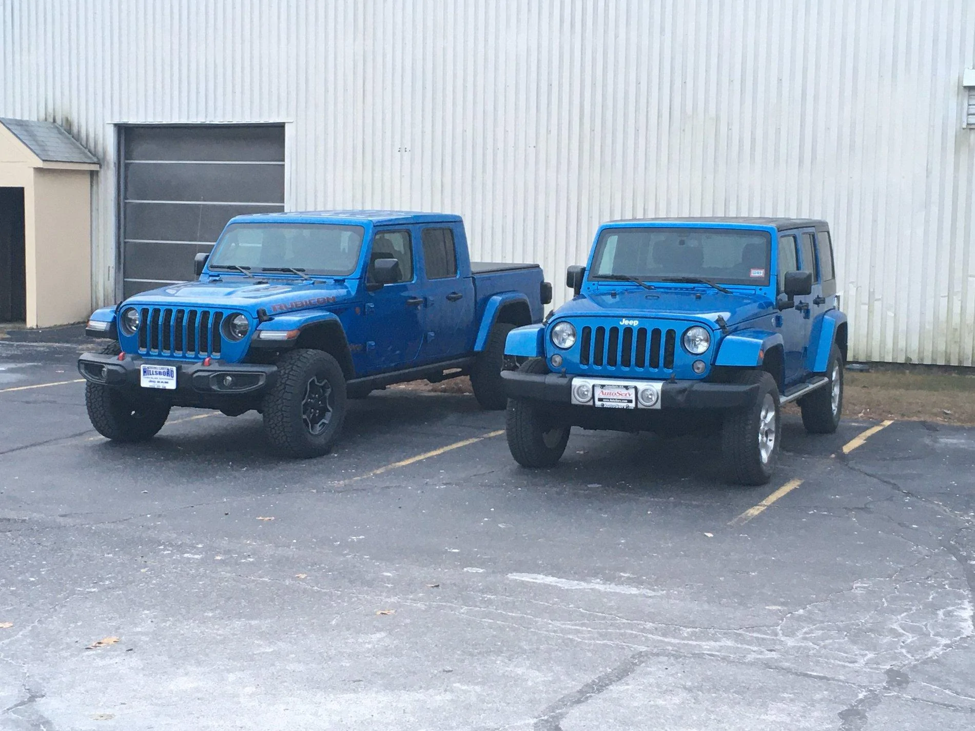 Jeep Gladiator Jeeps Parking Next To Jeeps D4034729-34FB-429E-8264-4789E82D6F57