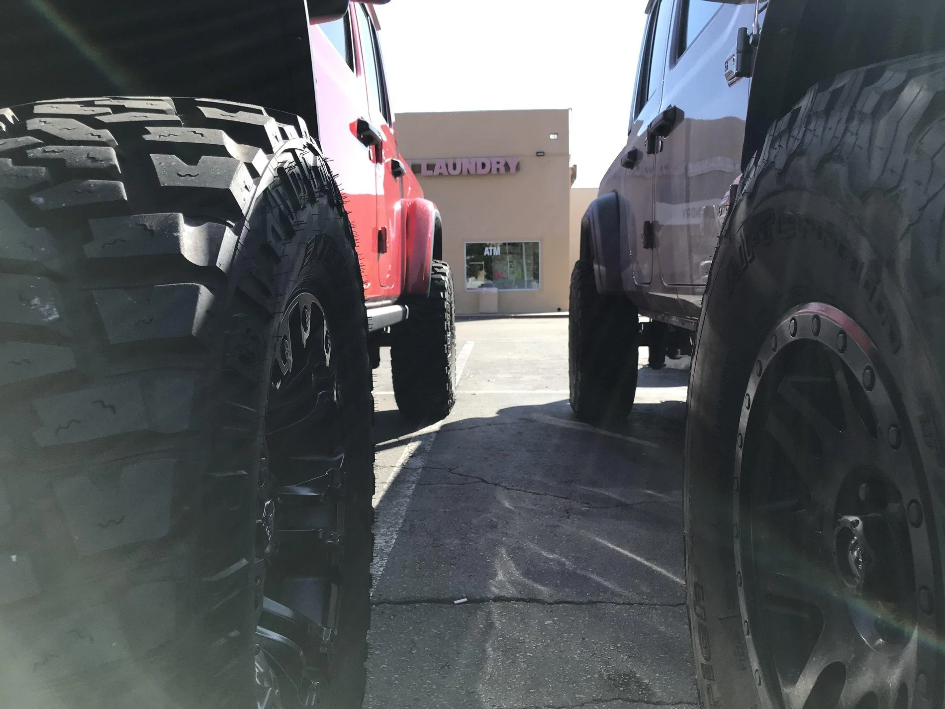 Jeep Gladiator Jeeps Parking Next To Jeeps 942BD1AE-EF80-4515-8F39-E76C9414F680
