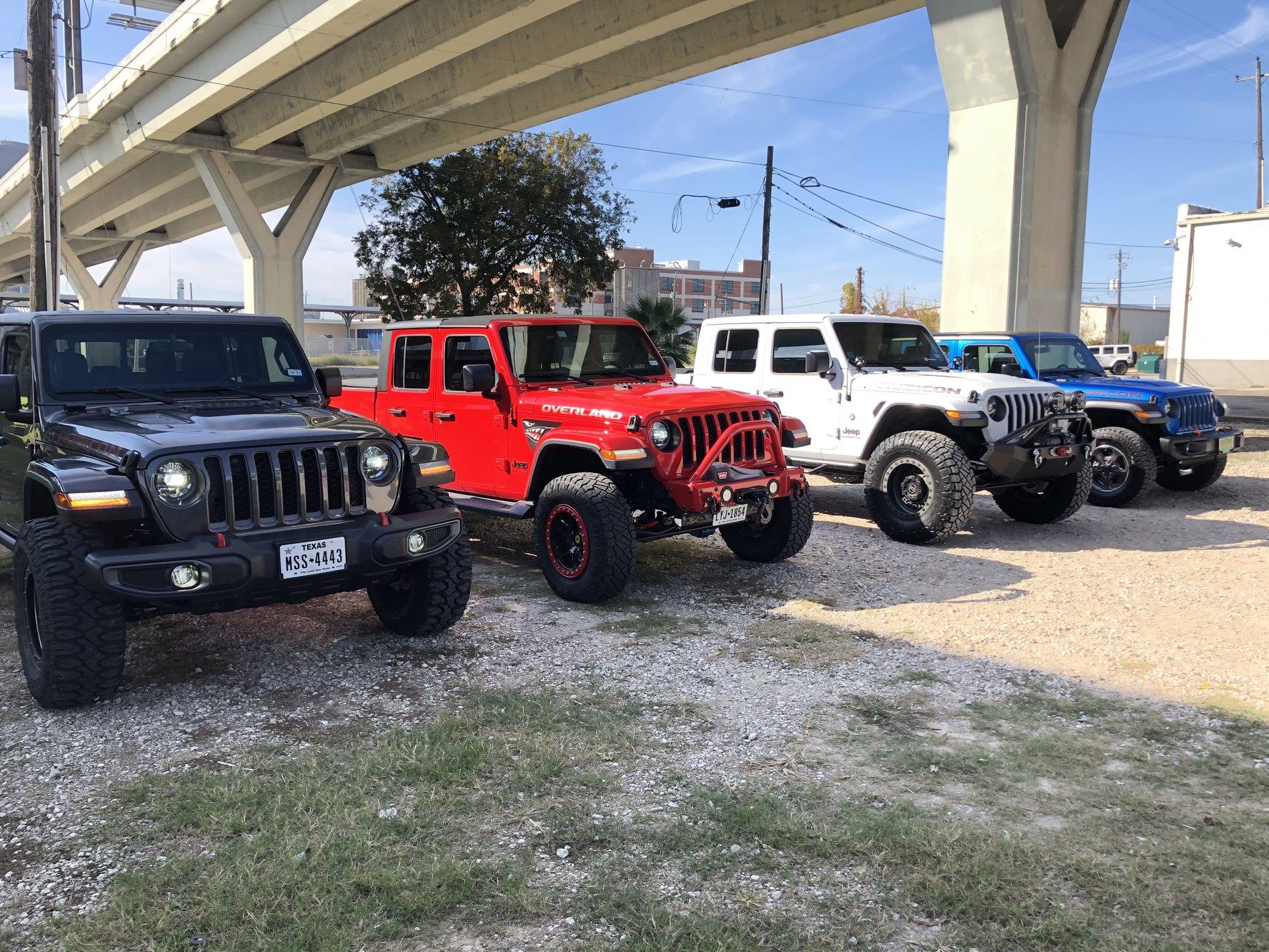 Jeep Gladiator Java & Jeeps/Jeep 4Wheel Adventure Houston meet & greet 5E125BA4-7D07-4E37-8A35-5DBA8268421D